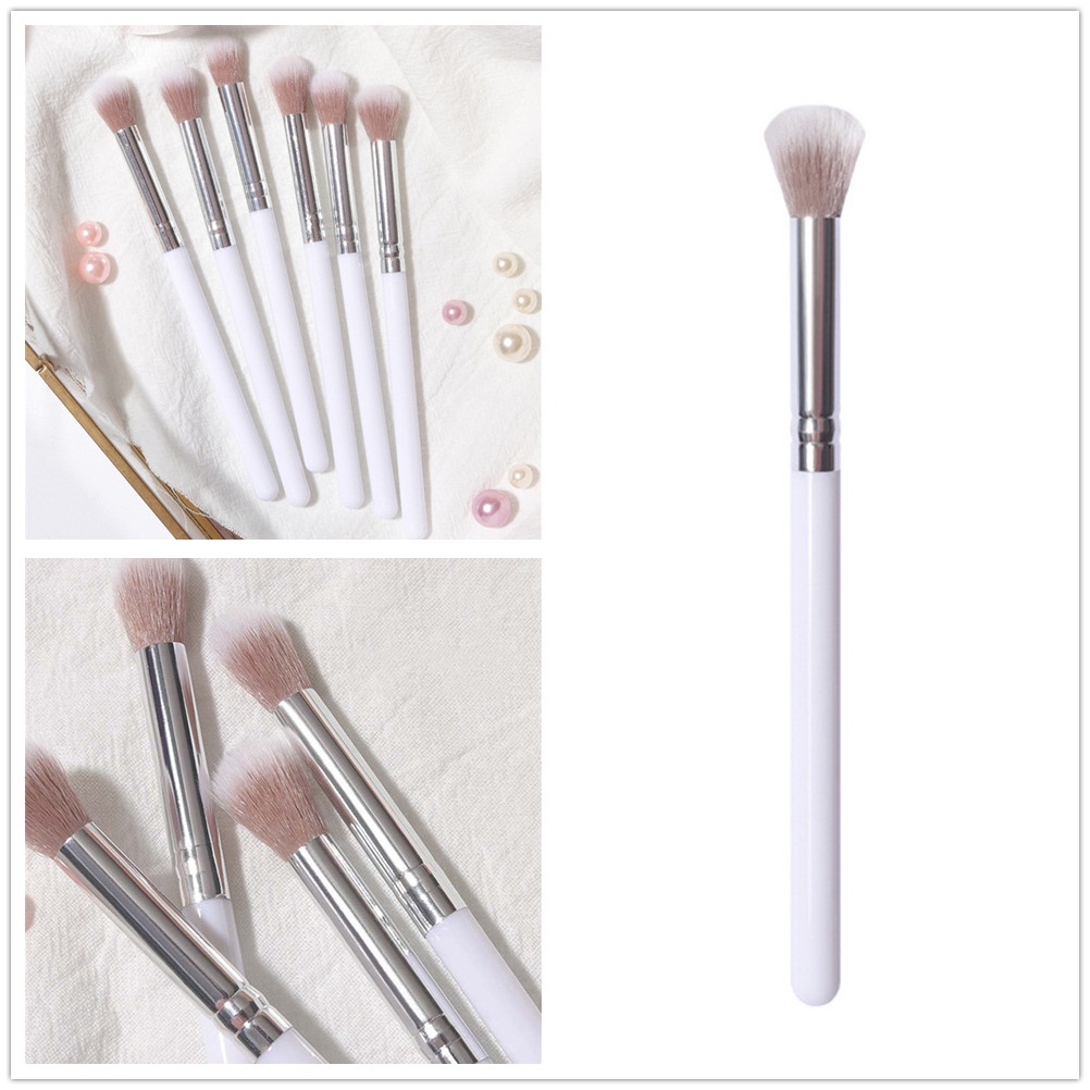 1 Cọ Trang Điểm Tạo Khối Highlight Tiện Dụng