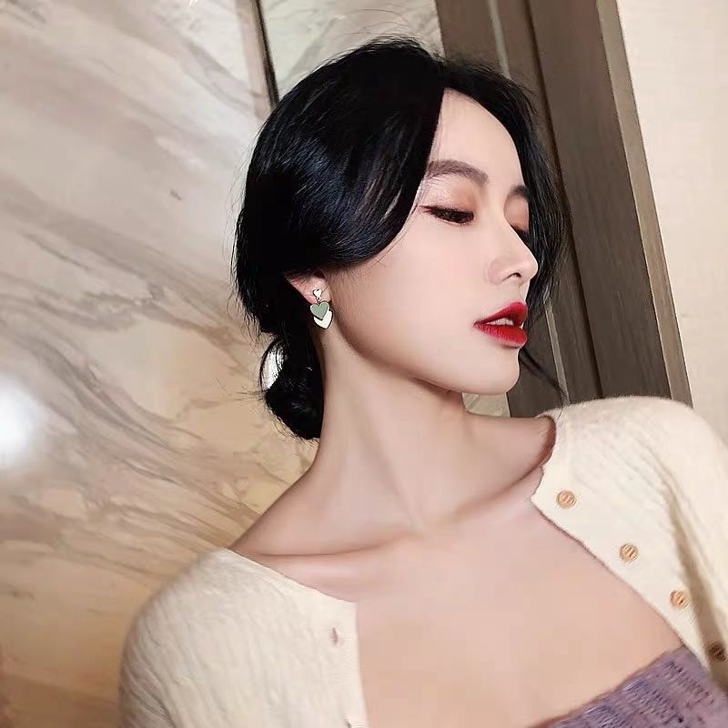 Khuyên tai mạ bạc 925 thiết kế mặt trái tim màu xanh lá xinh xắn thời trang