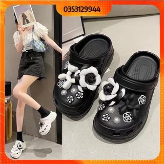 Dép sục cross đế cao 7cm kèm chamr stiker hoa trà