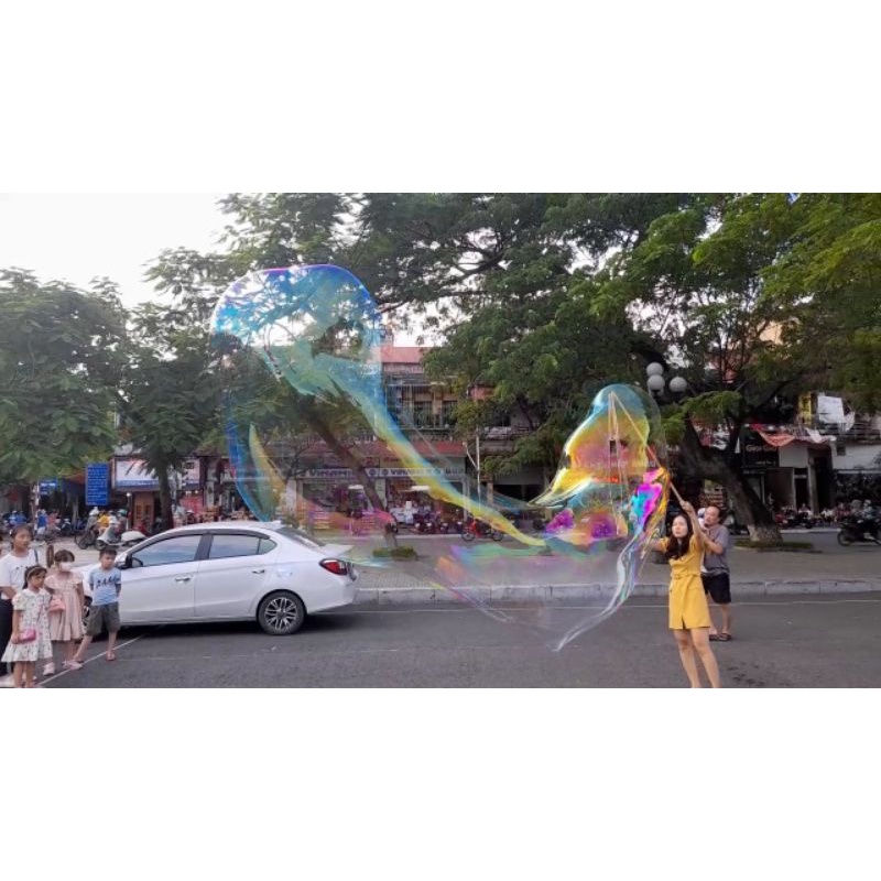 Que thổi bong bóng , nước thổi bong bóng xà phòng khổng lồ đẳng cấp quốc tế GUINNESS