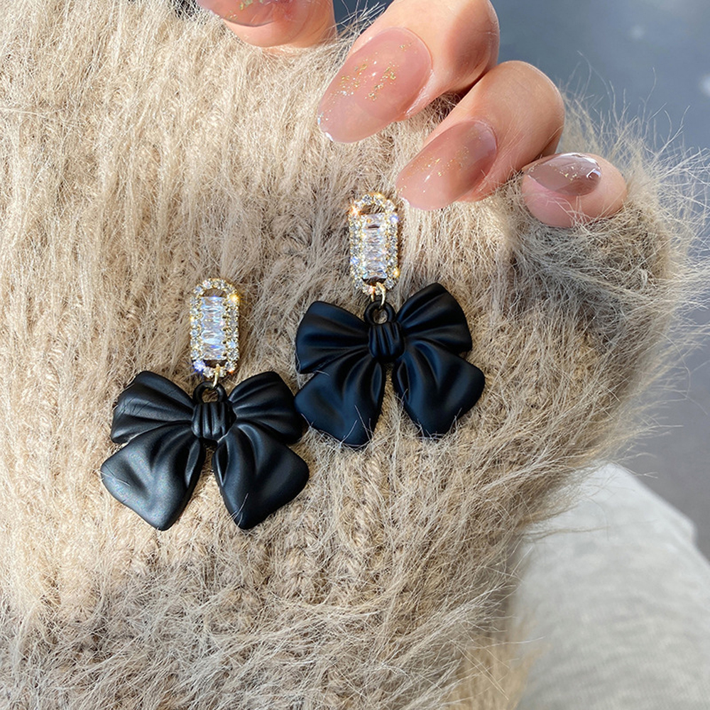 Khuyên Tai Nữ Trang Dáng Dài Tạo Hình Độc Đáo