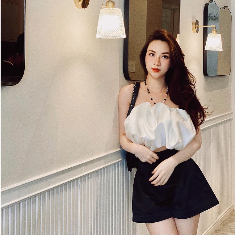 Áo croptop trắng trễ vai cúp ngực