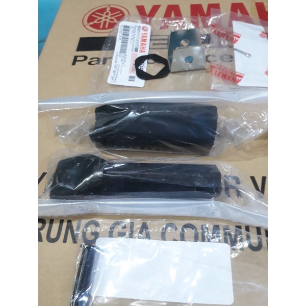 Bộ cao su lõi sắt gác chân sau Yamaha