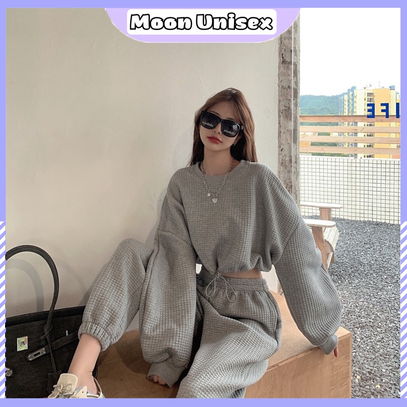 Set áo croptop dài tay rút eo kèm quần jogger/ Set bộ thể thao nữ 2 màu dáng rộng - Moon Unisex