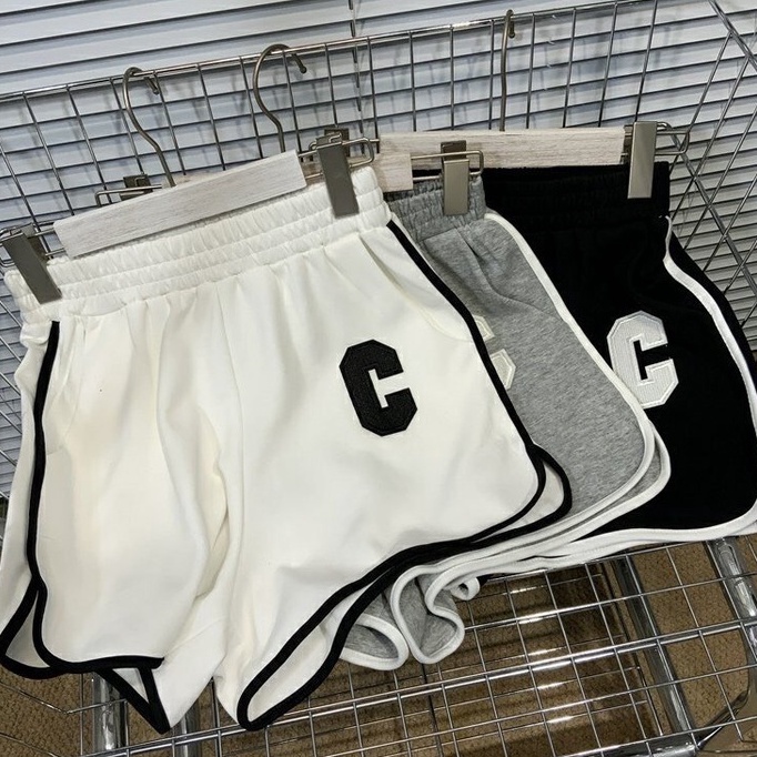 Quần short đùi nữ thêu chữ C freesize cạp chun ống rộng thun co giãn đen trắng hồng xanh tập gym yoga mặc nhà Wikishop
