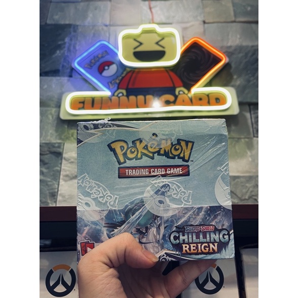 1 pack Pokemon Tcg chính hãng - Chilling Reign - Tặng kèm 1 Toploader