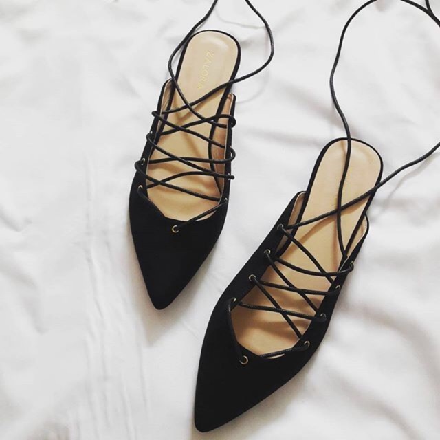 Sandal bệt mũi nhọn cột dây