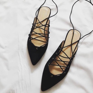 Sandal bệt mũi nhọn cột dây