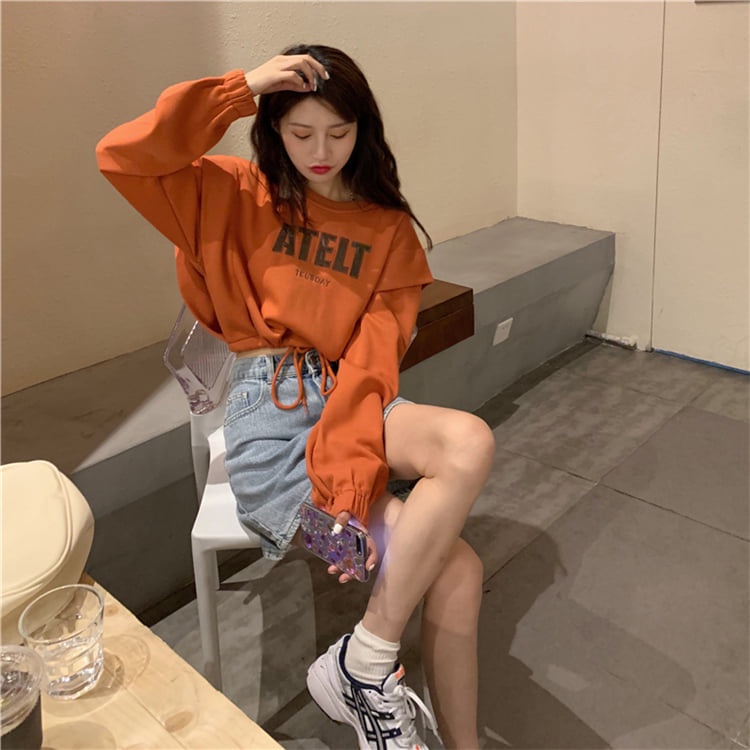 Áo croptop dài tay nỉ ATEL rút gấu tay phối bèo phom rộng dáng suông cực xinh | BigBuy360 - bigbuy360.vn