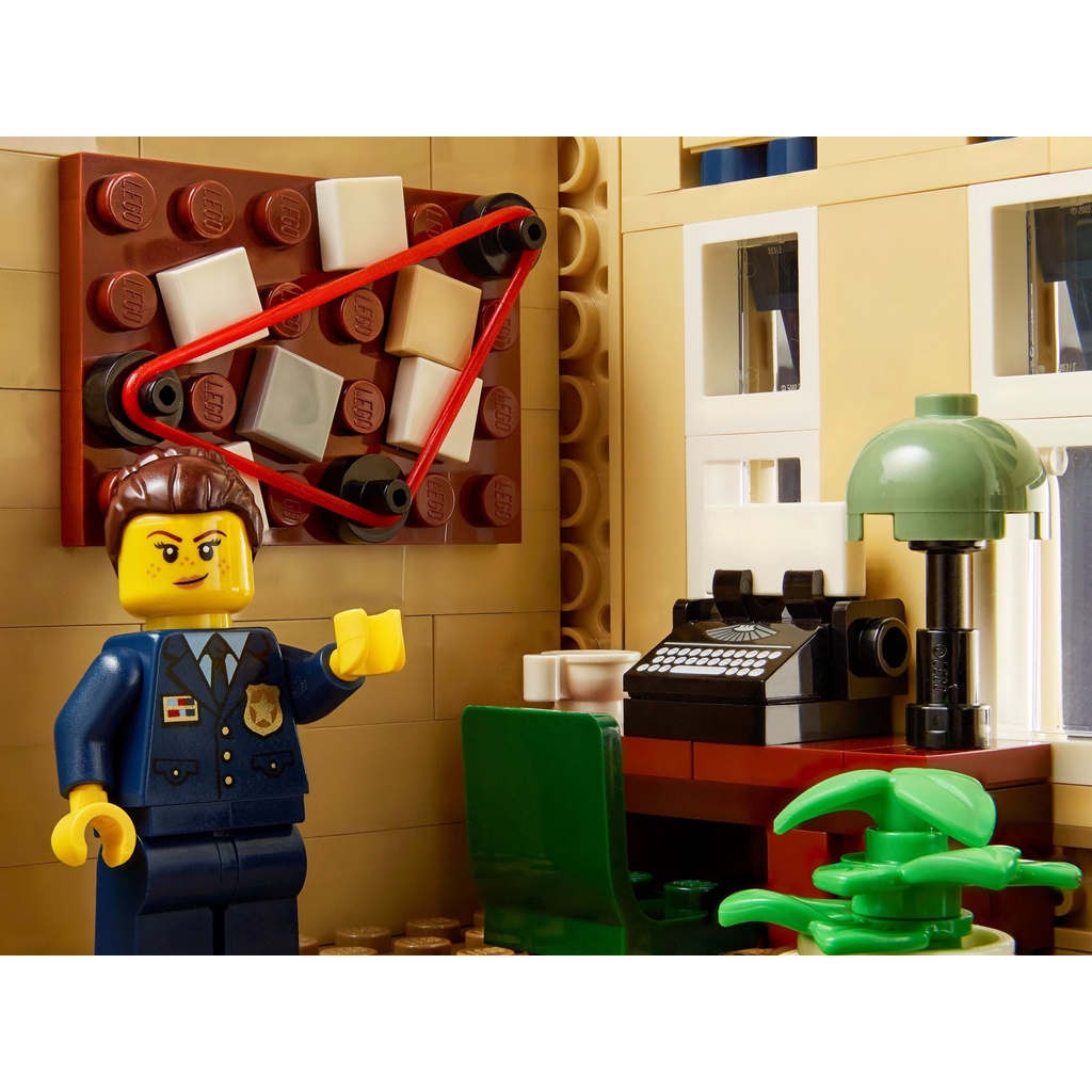 LEGO ICONS 10278 - Police Station