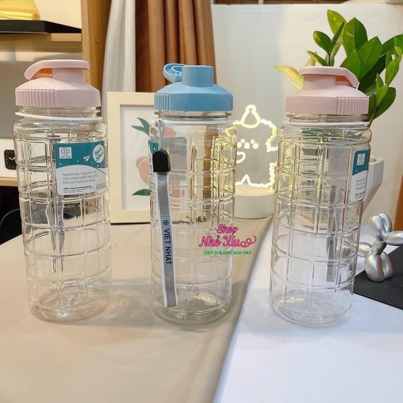 Bình nước kẻ caro Việt Nhật 750ml - Bình nước nhựa kẻ caro học sinh có quai dù treo tiện lợi