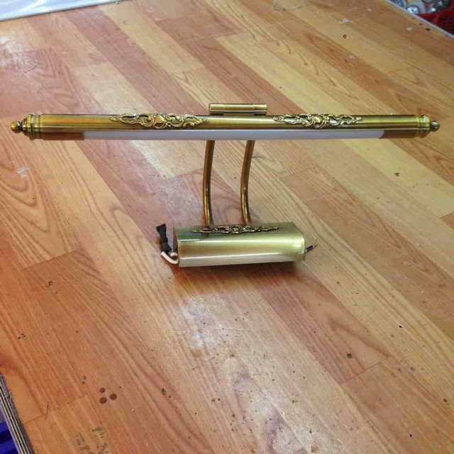 Đèn Đồng Soi Tranh