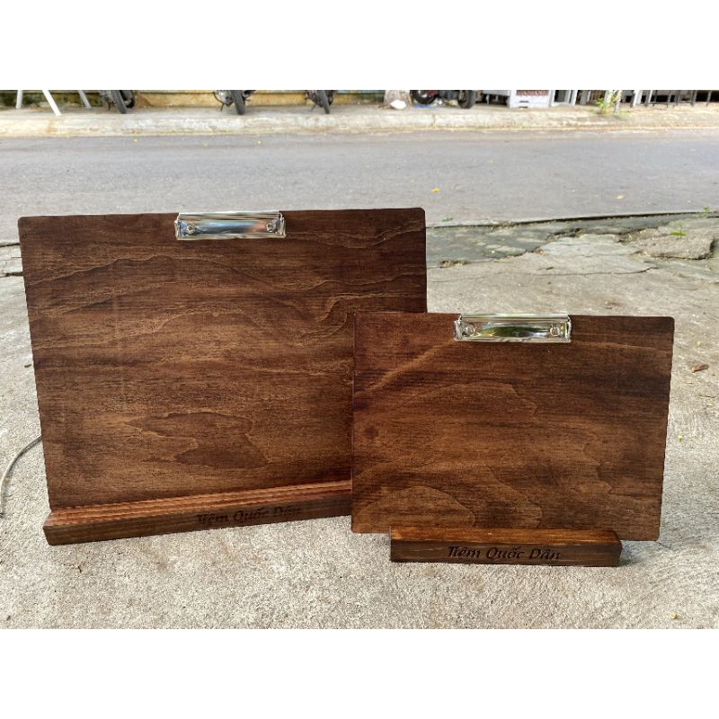 HCM | Bìa menu có đế kẹp dẹp inox, menu gỗ FREE khắc logo LUXI DECOR HCM