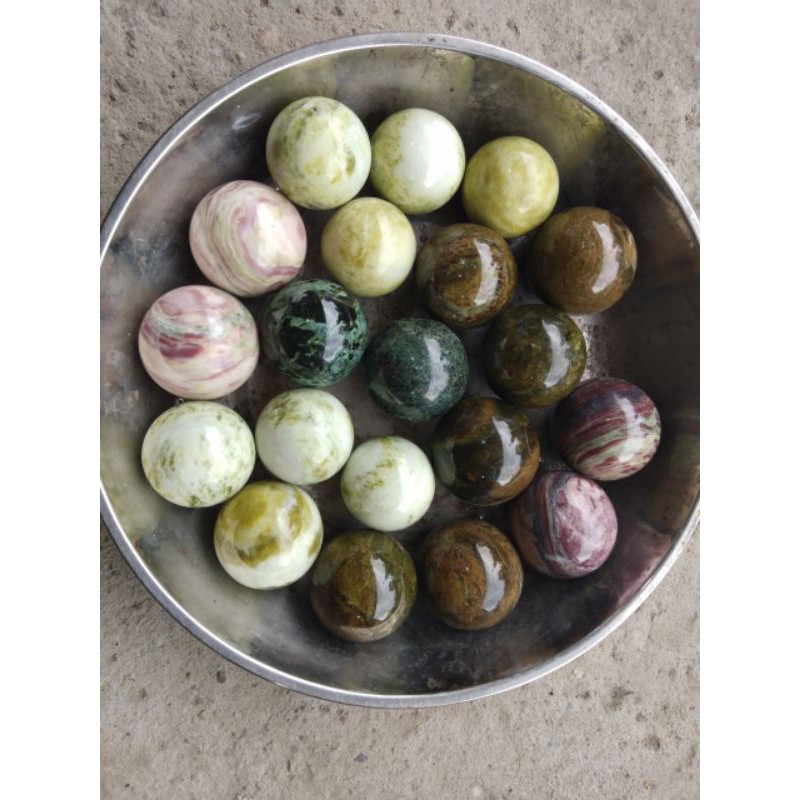 Quả cầu bi đá phong thủy tự nhiên Văn Chấn Yên Bái nhiều màu