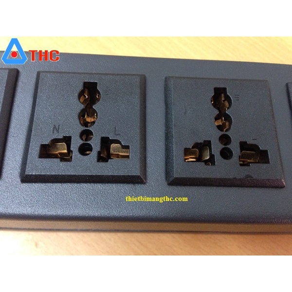 Thanh nguồn điện PDU 6 cổng 3 chấu đa năng lắp tủ mạng CÓ MCB 2P 32A, lắp Tủ mạng 19''