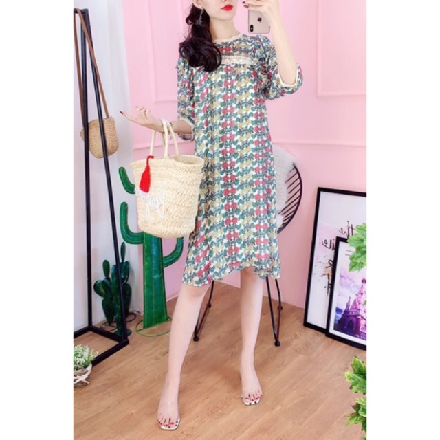 Đầm dáng suông hoa tay lỡ cổ tròn phối bèo ngực viền ren