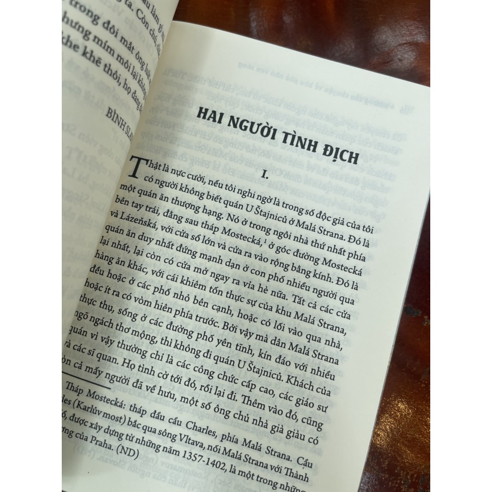 Sách - Những câu chuyện về khu phố nhỏ ven sông - Jan Neruda – Bình Slavická và Dương Tất Từ dịch - NXB Văn Học