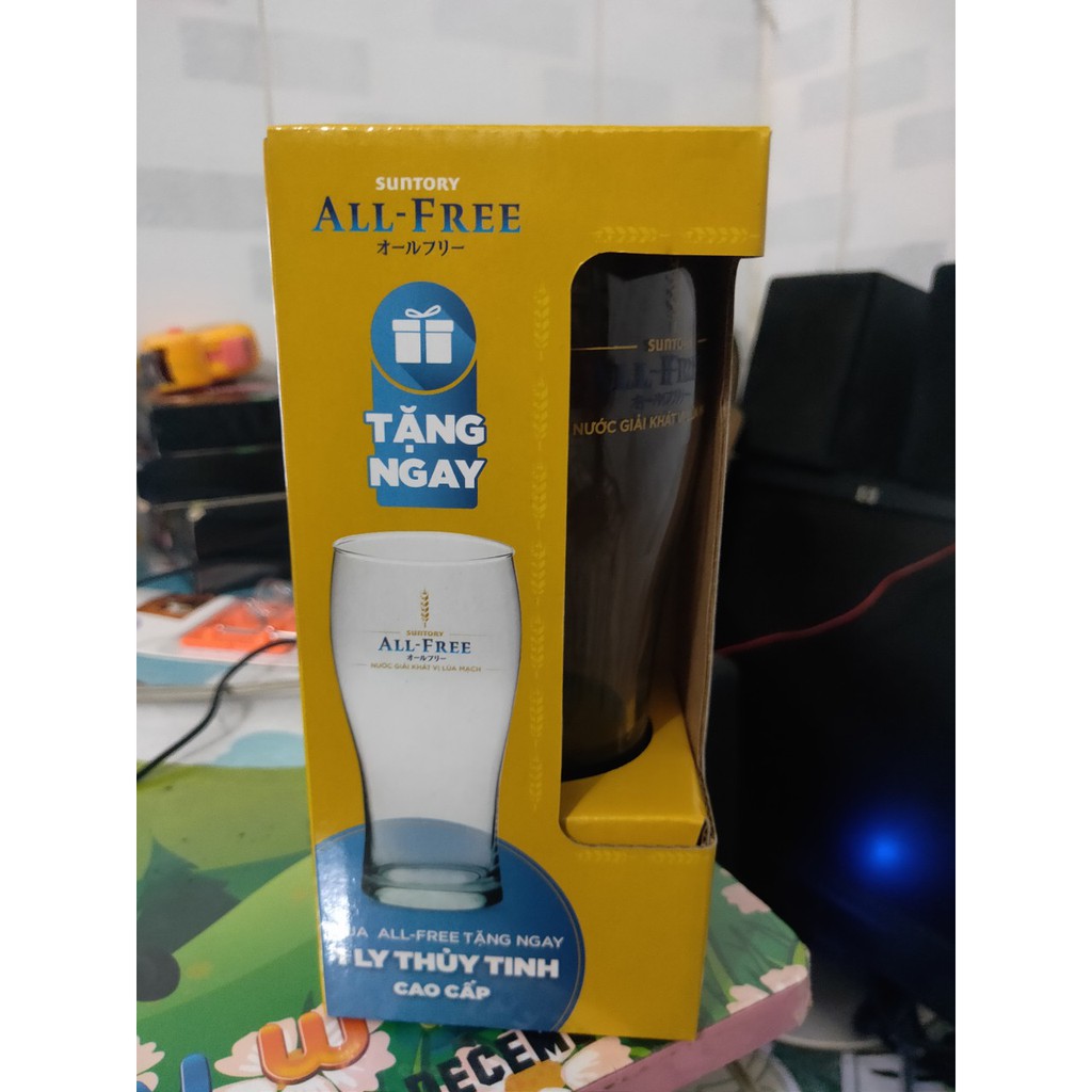 Ly thủy tinh của nhãn hàng Suntory