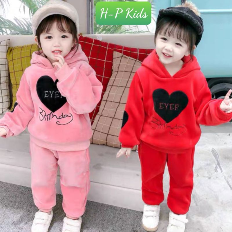 Bộ nhung cho bé shop còn sz 5kg - 8kg