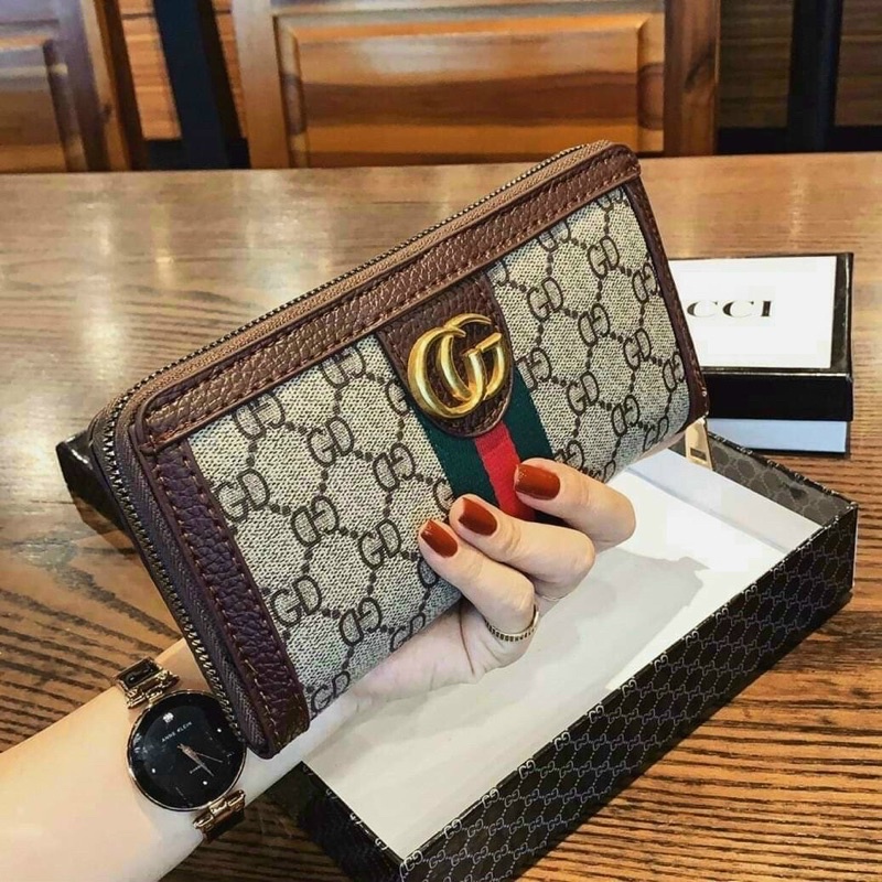 Ví CG siêu xinh kèm túi hãng và thẻ giấy