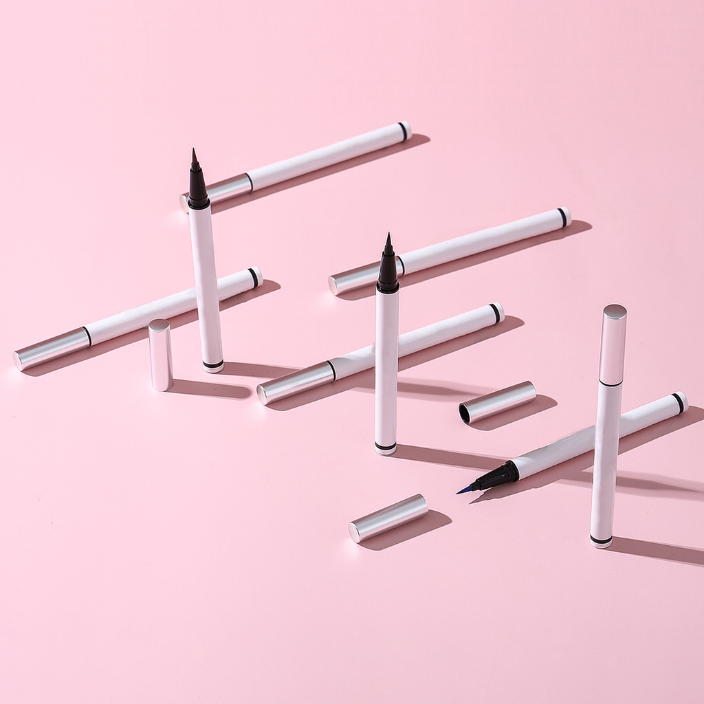 [Hàng mới về] Bút kẻ mắt mềm mại kháng nước lâu trôi cho trang điểm dự tiệc