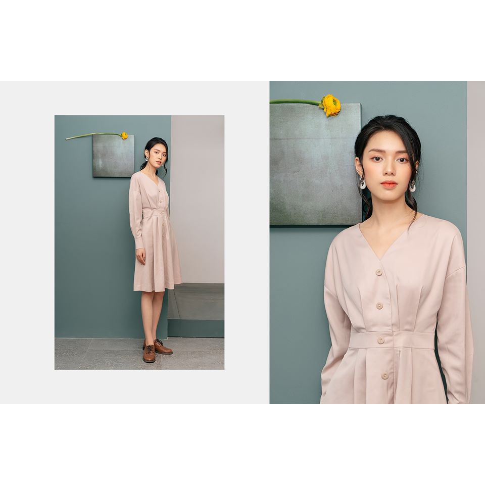 Váy Thiết Kế Xòe Cổ Tim MOMOCO Vạt Chồng Đai Eo Màu Be Chất Tuýt Si Mềm Mịn M2572