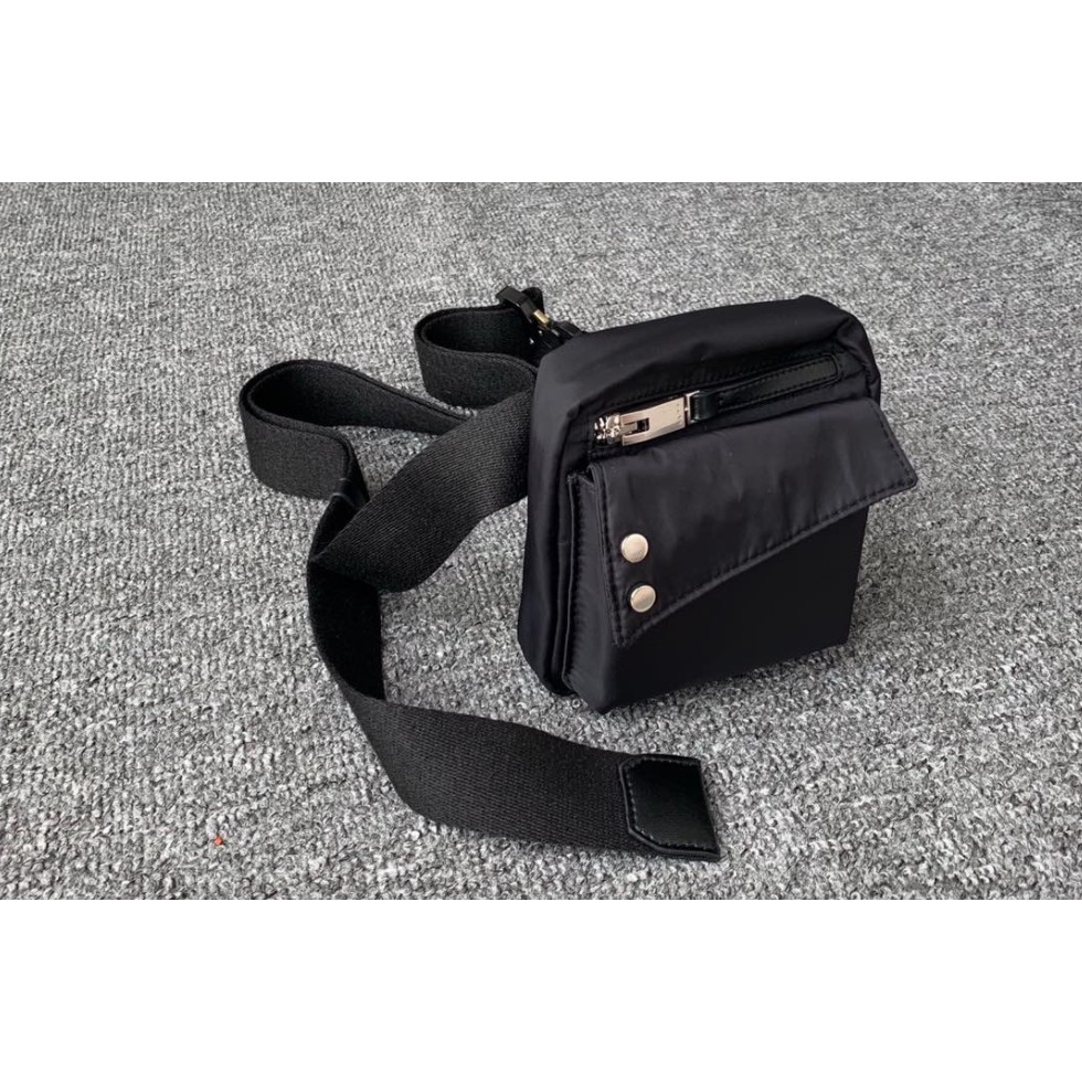 Túi đeo 1017 ALYX 9SM flat pouch ss20