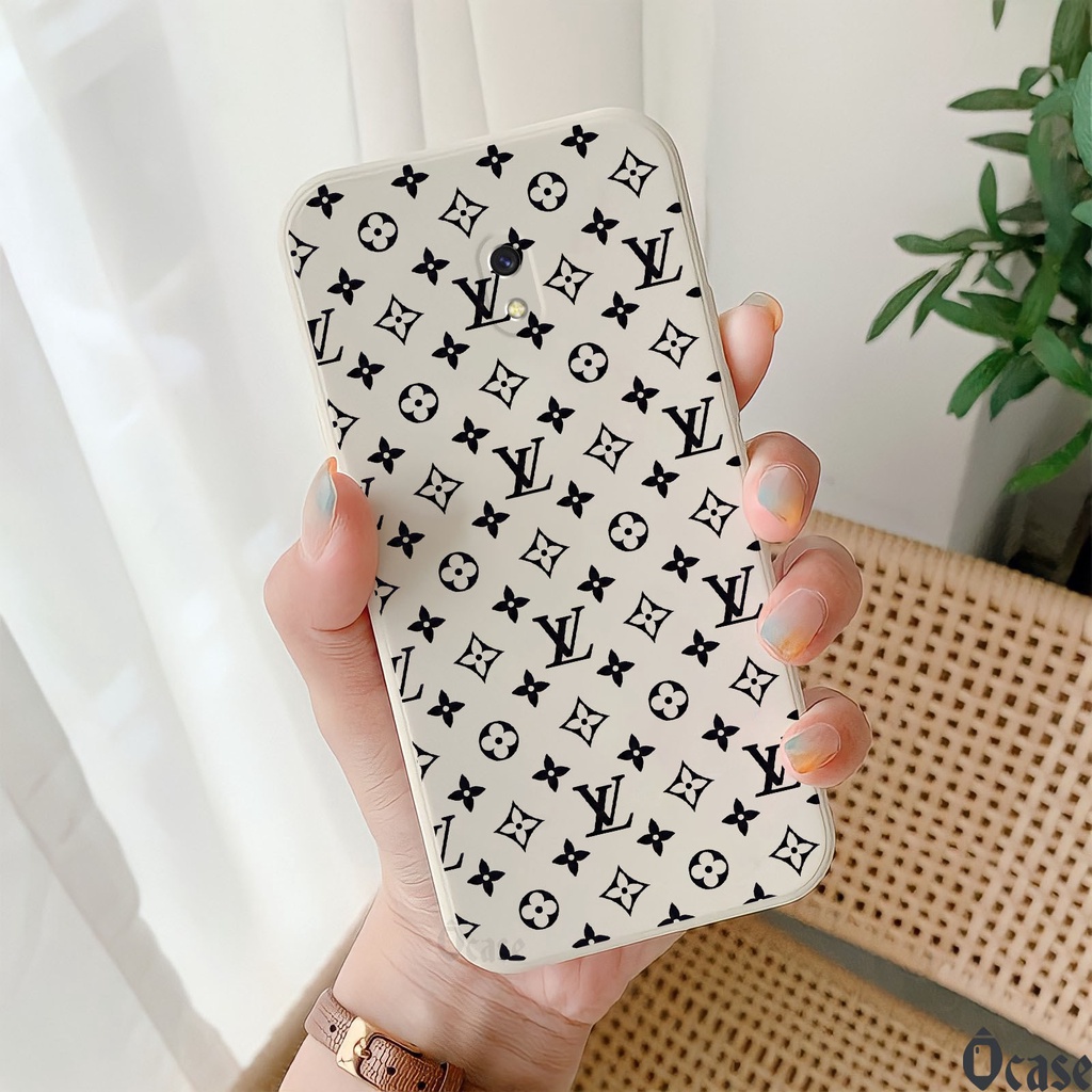 Ốp lưng Xiaomi Redmi 8A cạnh vuông và có bảo vệ camera