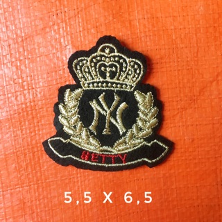 Logo , mắc YN vương miệng thêu