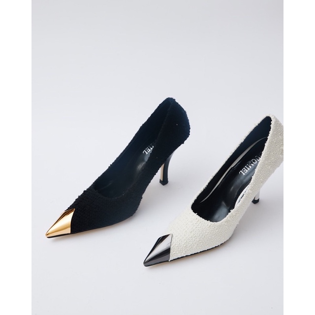 19821 - CAO GÓT ADDISON CLOSED TOE HEELS