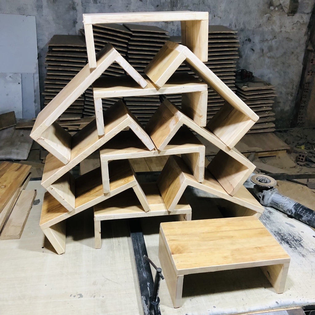 Ghế đẩu ngồi bệt gỗ cao su tự nhiên, kích thước 20x30x12cm, ngồi thoải mái mát mông êm ái.