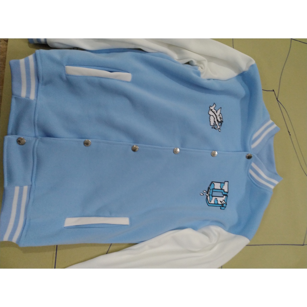 Áo khoác Bomber UNDERTRAP in chữ U.