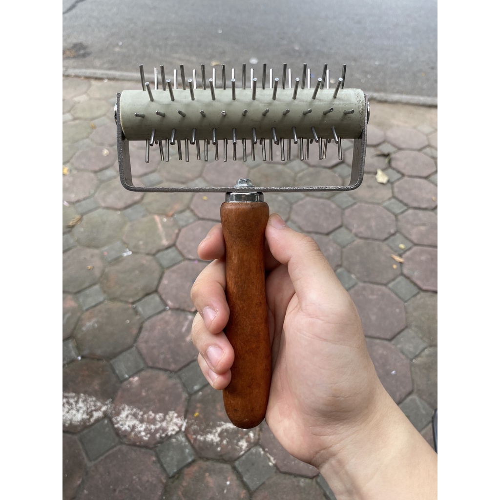 Con Lăn Đục Lỗ Inox Cán Gỗ K308