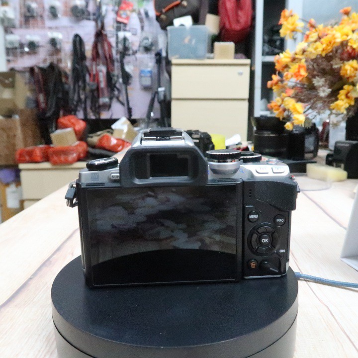 Máy ảnh Olympus OM-D E-M10 mark I kèm ống kính zuiko 14-42