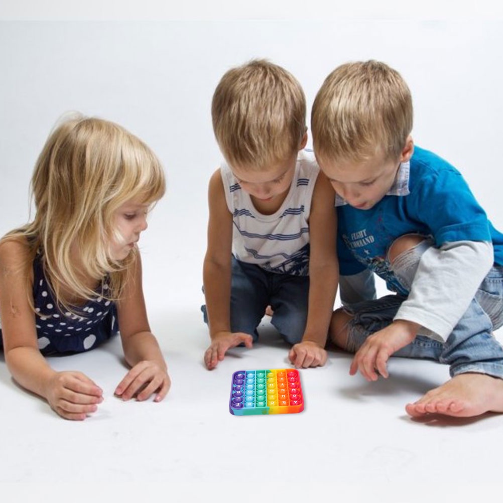 Đồ chơi nhấn bong bóng giúp giảm căng thẳng cho người lớn và trẻ em