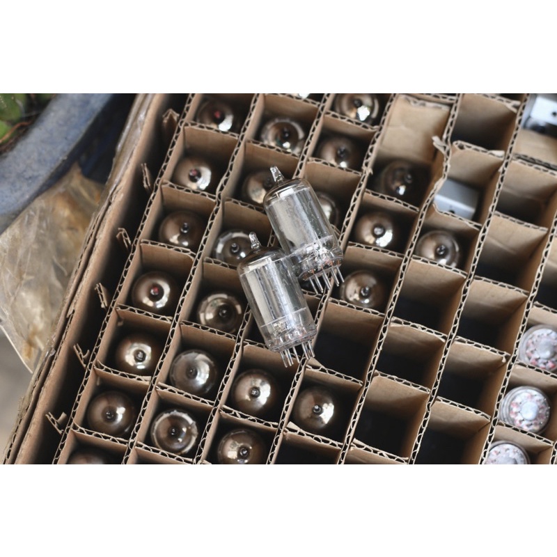 Bóng đèn điện tử Tube 5686 USA 9 chân.