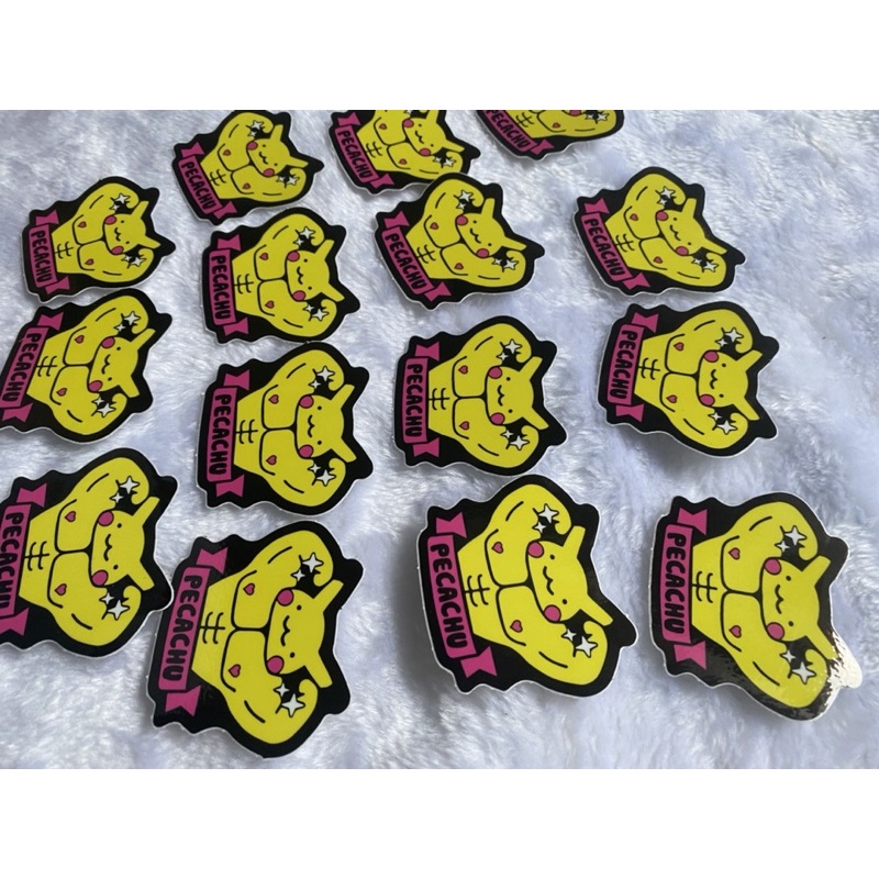 2 stiker pekachu kích thước 52x63 mm dập khuôn