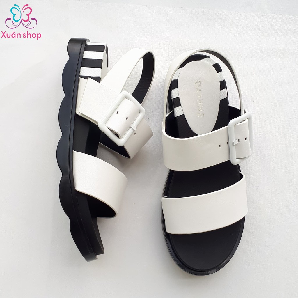 Sandal quai ngang Daphne đính khuy cài xinh xắn, đế 2cm (có sẵn)