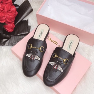 Dép sục da cao cấp khuy mạ vàng thêu ong