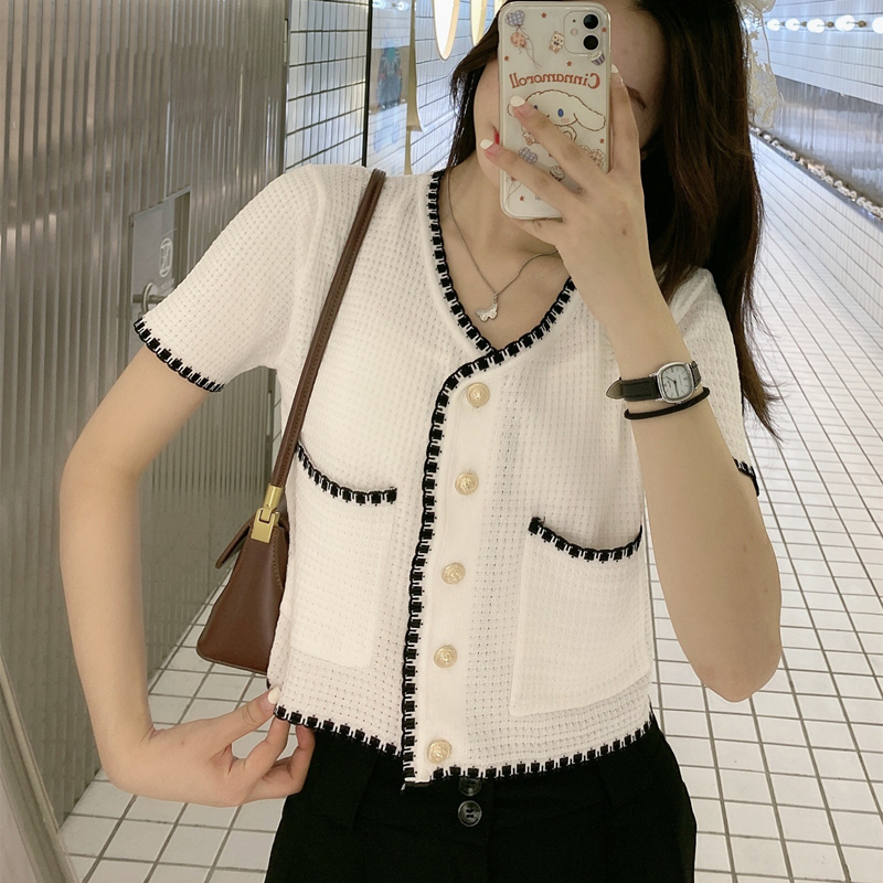 Áo kiểu tay ngắn phong cách thời trang quý phái dành cho phái đẹp | BigBuy360 - bigbuy360.vn