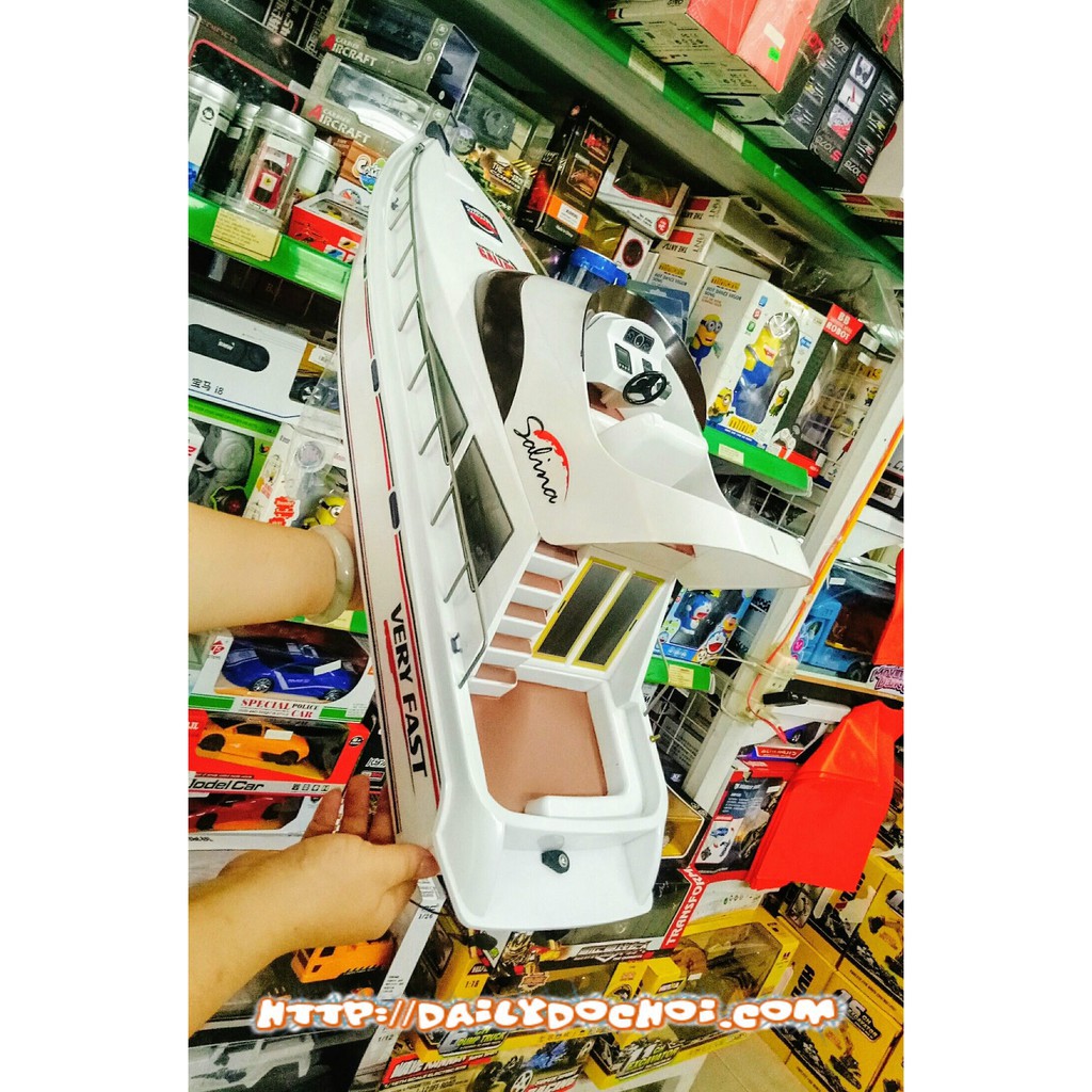 Du thuyền Salina, thuyền hành trình Luxury điều khiển từ xa