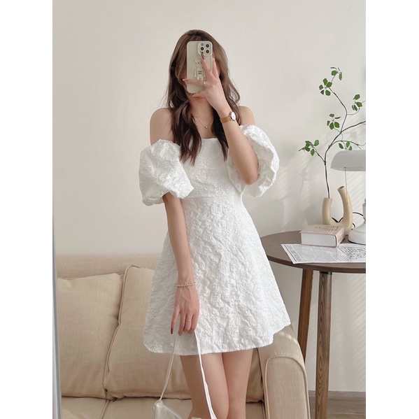 Đầm hoa nổi trễ vai tay bồng 2 màu có mút ngực