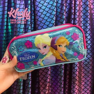 HỘP BÚT , BÓP VIẾT, 2 NGĂN HÌNH CÔNG CHÚA ELSA VÀ ANNA (FROZEN) KIM TUYẾN MÀU XANH (DISNEY) - BVFZ (20x10x5cm)