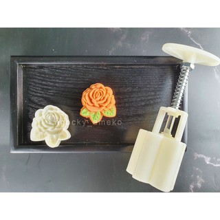 NQ00840 - KHUÔN LÒ XO BÁNH TRUNG THU / BÁNH DỨA (THƠM) HÌNH HOA HỒNG CÓ LÁ 50G