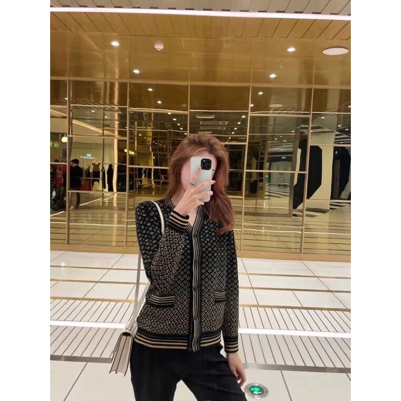 áo len cardigan logo cổ chữ v đầu xuân gucci GC GG