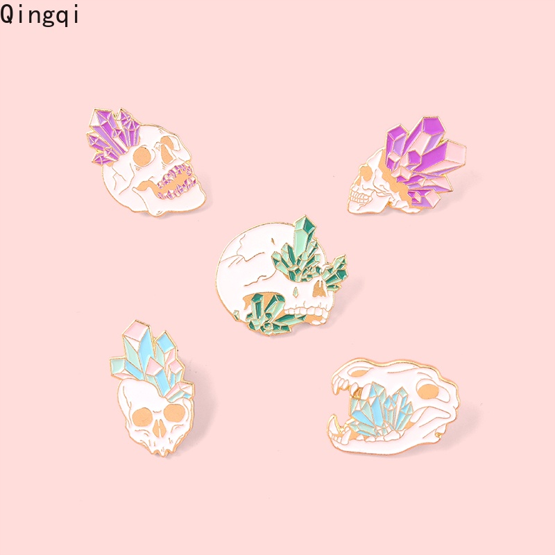 Trâm cài áo Miss Zoe hình đầu lâu hoạt hình đính pha lê nhiều màu phong cách gothic punk dùng làm quà tặng cho bạn bè