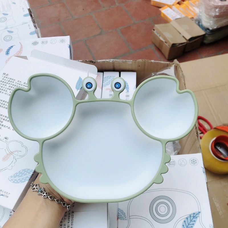Khay ăn dặm Silicon hình cua ngộ nghĩnh cho bé có đế hút chân không chống rơi vỡ