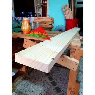 Tấm gỗ thông dài 80cm, dày 3cm, rộng 10cm đã bào láng đẹp 4 mặt,chắc chắn có thể làm kệ,chân cầu thang,mặt bàn