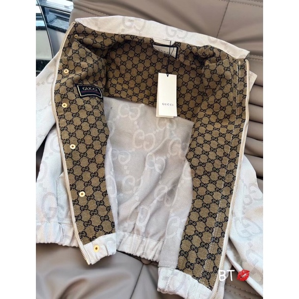 Áo khoác cúc bấm