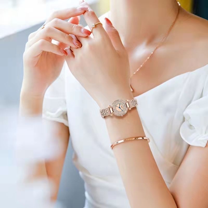 Đồng Hồ Quartz Đính Đá Sang Trọng Với 108 Ngăn Chống Thấm Nước